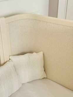 Кроватка детская Angelo Luna в обшивке Тедди с маятником 120×60 см Белый - Фото 3