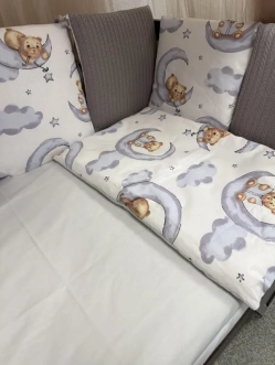 Комплект постельный Ведмедик Медвежонок на луне 6 предметов, косичка пике Бело-серый - Фото 1