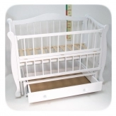 Белая детская кроватка