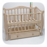 Маленькая детская кроватка