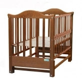 Кроватка с маятником