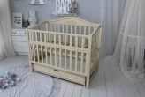 Деревянная детская кроватка
