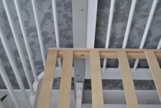 кроватка с ламелями