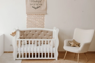 Кроватка детская Angelo Габриэль с маятником 120×60 см Белый/мокко - Фото 1