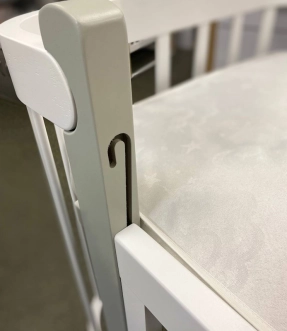 ліжечко з опускною боковиною