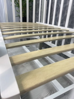 кроватка с ламелями