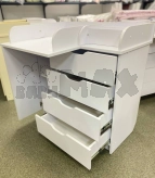 білий комод