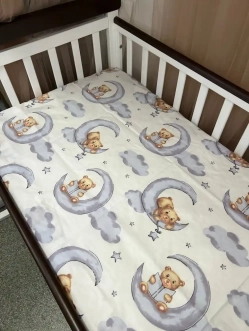 Простирадло Ведмедик Ведмежа на місяці на резинці 120×60 см Сірий - Фото 1
